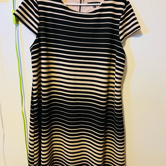 Black & Tan Mid Casual Work Dress. Can also be used for Luncheon or Celebration. - Picture 2 of 2